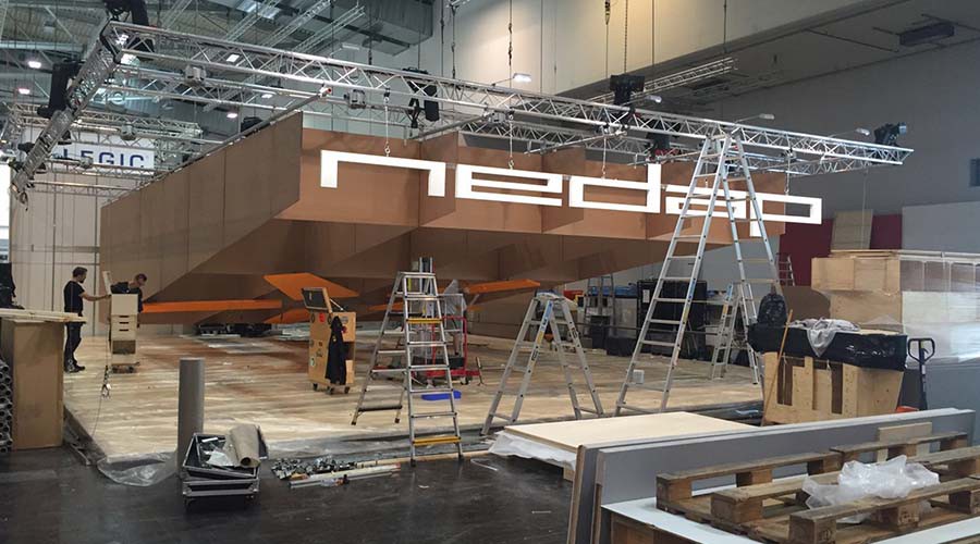 Rigging klaar ! stand verlichting aan!.